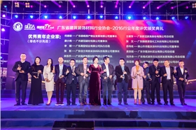 漆強化工總經理張文再獲“優秀青年企業家”榮譽稱號.jpg
