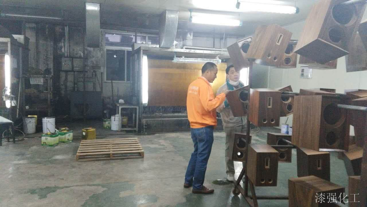 漆強漆業務經理了解客戶用油情況.jpg