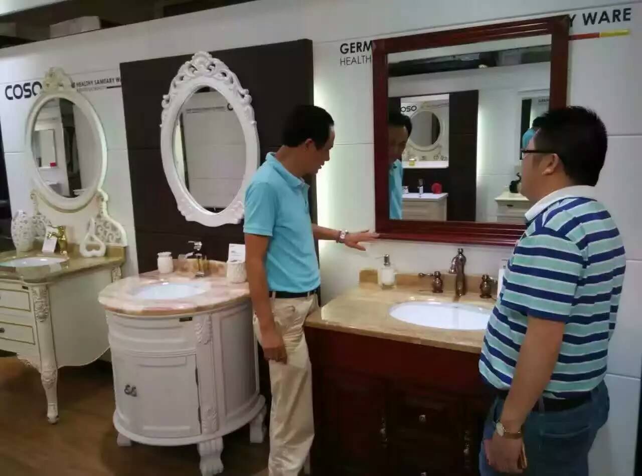 漆強化工張總參觀了高斯衛浴產品.jpg