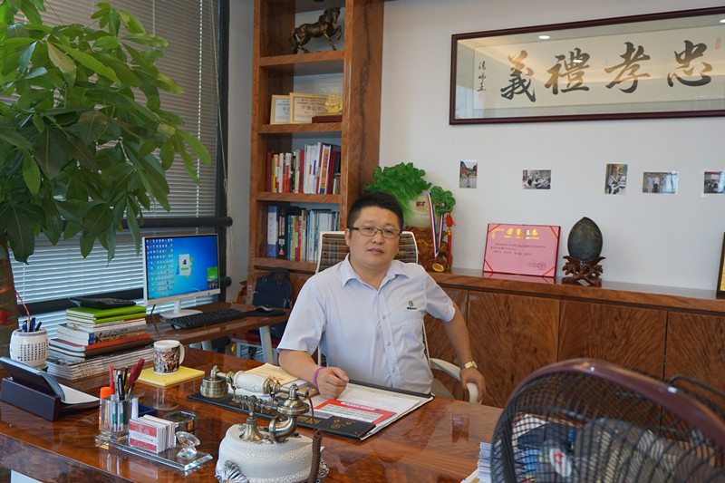 漆強化工家具漆廠家總經理張文先生.jpg