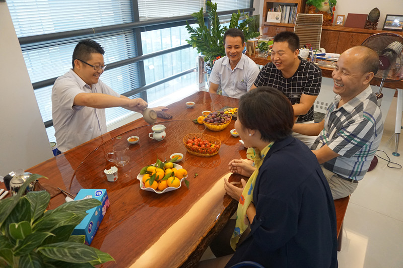 湖南商會家具協會會長李祖成先生到訪漆強化工.jpg
